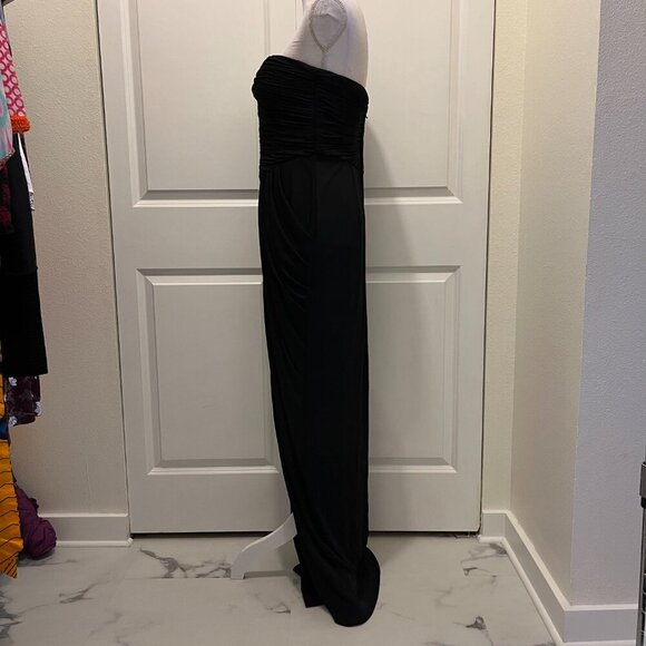 Vicky Tiel Black Strapless Long Gown with Elegant Ruching and Front Slit - Picture 7 of 16